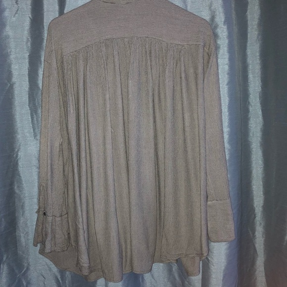 Free People Gray Lightweight Shirt Jacket -pinstripe, 100% rayon- woman’s small - Picture 13 of 16